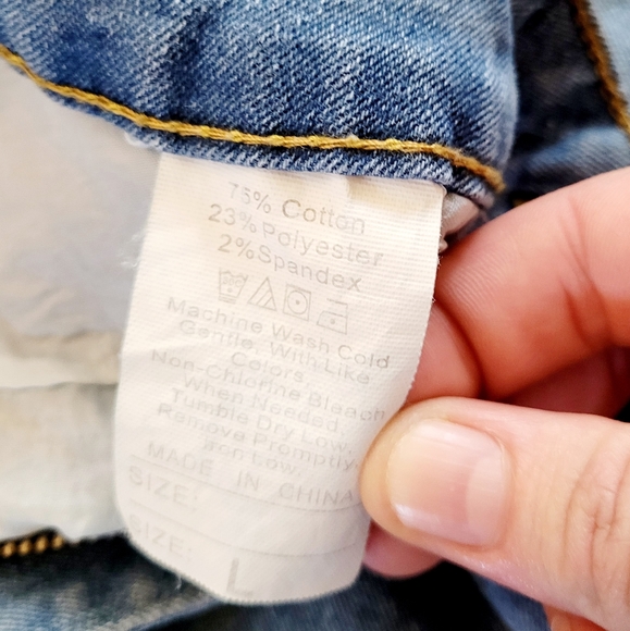 NWOT distressed Jeans - Picture 10 of 10